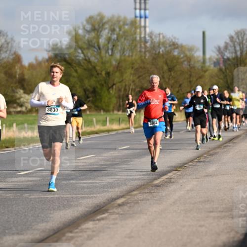 12.04.2026 - 45. Internationalen Wilhelmsburger Insellauf Dr. Thomas Lammeyer http://msf.ph/oto/9433099 12.04.2026 09:17:00 Laufen 3830, 3831, 4101, 3662 meine-sportfotos.de