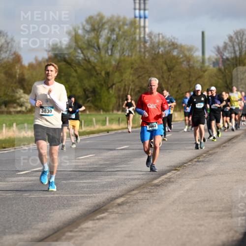 12.04.2026 - 45. Internationalen Wilhelmsburger Insellauf Dr. Thomas Lammeyer http://msf.ph/oto/9433100 12.04.2026 09:17:00 Laufen 3831, 3830, 4401, 3662 meine-sportfotos.de