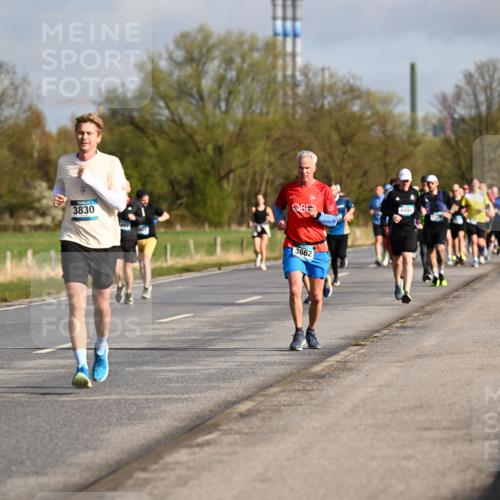 12.04.2026 - 45. Internationalen Wilhelmsburger Insellauf Dr. Thomas Lammeyer http://msf.ph/oto/9433101 12.04.2026 09:17:00 Laufen 3831, 3830, 4401, 3662 meine-sportfotos.de