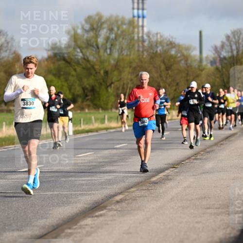 12.04.2026 - 45. Internationalen Wilhelmsburger Insellauf Dr. Thomas Lammeyer http://msf.ph/oto/9433104 12.04.2026 09:17:01 Laufen 3831, 3830, 3409, 3662 meine-sportfotos.de