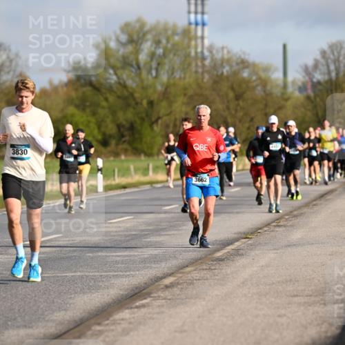 12.04.2026 - 45. Internationalen Wilhelmsburger Insellauf Dr. Thomas Lammeyer http://msf.ph/oto/9433106 12.04.2026 09:17:01 Laufen 3830, 4401, 3831, 3662 meine-sportfotos.de