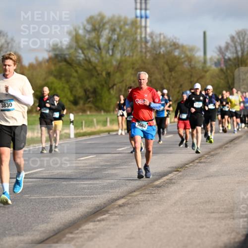 12.04.2026 - 45. Internationalen Wilhelmsburger Insellauf Dr. Thomas Lammeyer http://msf.ph/oto/9433107 12.04.2026 09:17:01 Laufen 831, 3830, 3662, 4401 meine-sportfotos.de