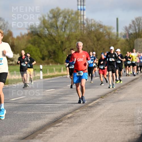 12.04.2026 - 45. Internationalen Wilhelmsburger Insellauf Dr. Thomas Lammeyer http://msf.ph/oto/9433109 12.04.2026 09:17:02 Laufen 3830, 3662 meine-sportfotos.de