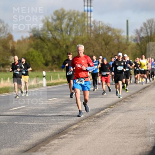 12.04.2026 - 45. Internationalen Wilhelmsburger Insellauf Dr. Thomas Lammeyer http://msf.ph/oto/9433110 12.04.2026 09:17:02 Laufen 3830, 3662, 4401 meine-sportfotos.de