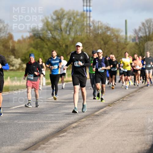 12.04.2026 - 45. Internationalen Wilhelmsburger Insellauf Dr. Thomas Lammeyer http://msf.ph/oto/9433144 12.04.2026 09:17:07 Laufen 3171, 5496, 567, 440, 23 meine-sportfotos.de