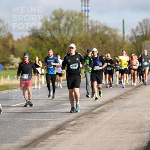 12.04.2026 - 45. Internationalen Wilhelmsburger Insellauf Dr. Thomas Lammeyer http://msf.ph/oto/9433146 12.04.2026 09:17:07 Laufen 3171, 5496, 5567, 4401, 237 meine-sportfotos.de