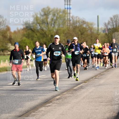 12.04.2026 - 45. Internationalen Wilhelmsburger Insellauf Dr. Thomas Lammeyer http://msf.ph/oto/9433148 12.04.2026 09:17:08 Laufen 5496, 3171, 5567, 2379, 4401, 2521 meine-sportfotos.de