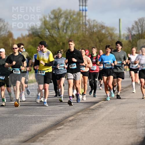 12.04.2026 - 45. Internationalen Wilhelmsburger Insellauf Dr. Thomas Lammeyer http://msf.ph/oto/9433197 12.04.2026 09:17:15 Laufen 316, 2531, 444, 4262, 4934, 2451, 3323, 832, 3670, 3381, 4522, 4608 meine-sportfotos.de