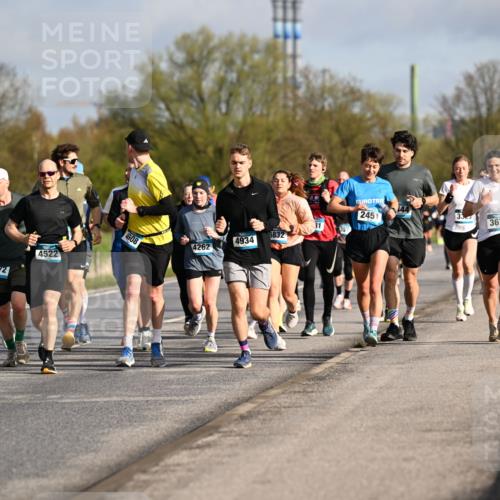 12.04.2026 - 45. Internationalen Wilhelmsburger Insellauf Dr. Thomas Lammeyer http://msf.ph/oto/9433198 12.04.2026 09:17:16 Laufen 531, 4172, 4522, 4508, 4934, 5832, 4262, 2451, 144, 3670 meine-sportfotos.de