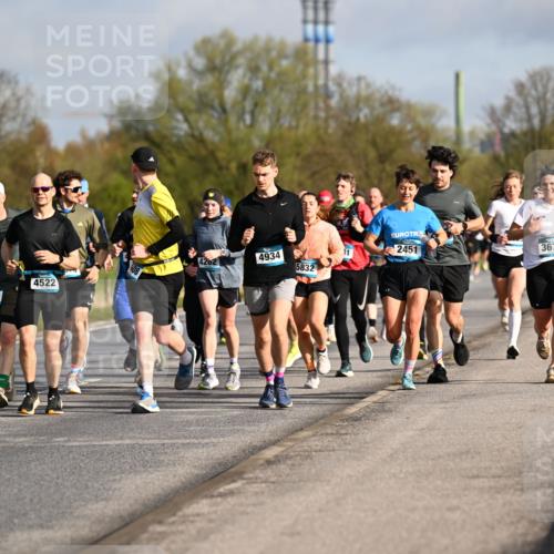 12.04.2026 - 45. Internationalen Wilhelmsburger Insellauf Dr. Thomas Lammeyer http://msf.ph/oto/9433199 12.04.2026 09:17:16 Laufen 4934, 31, 2451, 3670, 4262, 5832, 4522, 3516, 4172 meine-sportfotos.de