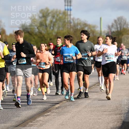 12.04.2026 - 45. Internationalen Wilhelmsburger Insellauf Dr. Thomas Lammeyer http://msf.ph/oto/9433210 12.04.2026 09:17:18 Laufen 2878, 4608, 444, 338, 4934, 2451, 3670, 42, 5832 meine-sportfotos.de