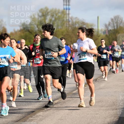 12.04.2026 - 45. Internationalen Wilhelmsburger Insellauf Dr. Thomas Lammeyer http://msf.ph/oto/9433218 12.04.2026 09:17:19 Laufen 4934, 3677, 245, 3381, 32, 2444, 4706, 3670, 4629 meine-sportfotos.de