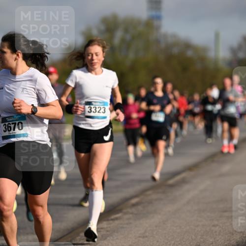 12.04.2026 - 45. Internationalen Wilhelmsburger Insellauf Dr. Thomas Lammeyer http://msf.ph/oto/9433228 12.04.2026 09:17:21 Laufen 3670, 3323 meine-sportfotos.de