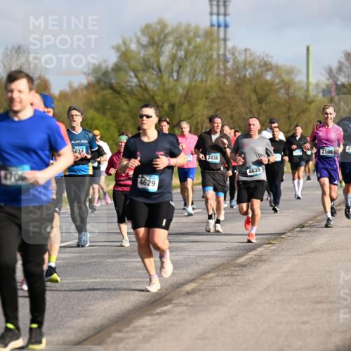12.04.2026 - 45. Internationalen Wilhelmsburger Insellauf Dr. Thomas Lammeyer http://msf.ph/oto/9433239 12.04.2026 09:17:23 Laufen 5416, 470, 5034, 4629, 73, 2438, 4635, 2106, 2105 meine-sportfotos.de