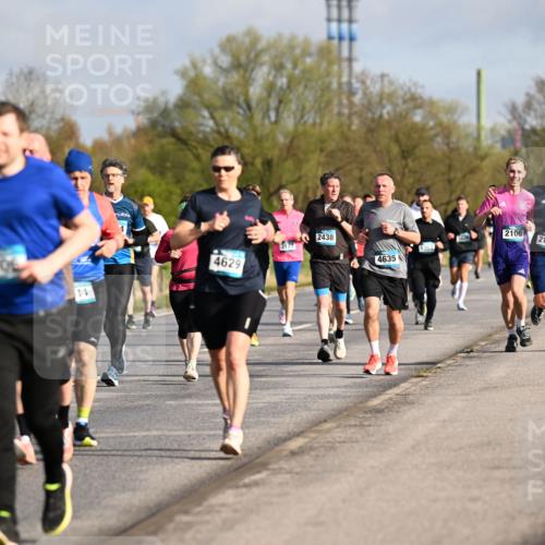 12.04.2026 - 45. Internationalen Wilhelmsburger Insellauf Dr. Thomas Lammeyer http://msf.ph/oto/9433240 12.04.2026 09:17:23 Laufen 5416, 4706, 11, 2438, 3173, 4629, 5363, 4635, 2106, 2105 meine-sportfotos.de