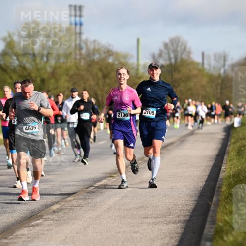 12.04.2026 - 45. Internationalen Wilhelmsburger Insellauf Dr. Thomas Lammeyer http://msf.ph/oto/9433250 12.04.2026 09:17:26 Laufen 22, 4635, 2106, 2105 meine-sportfotos.de