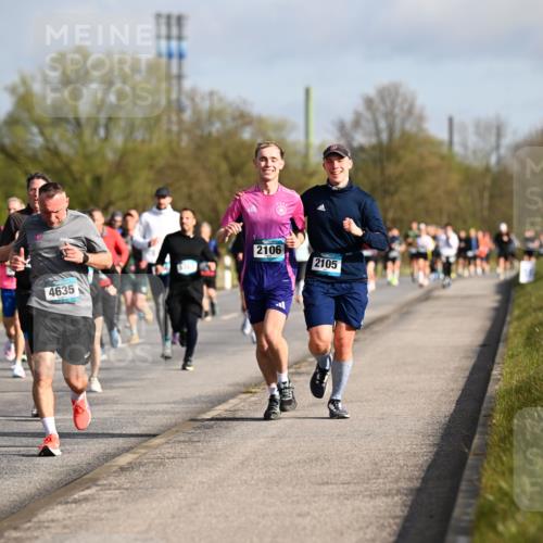 12.04.2026 - 45. Internationalen Wilhelmsburger Insellauf Dr. Thomas Lammeyer http://msf.ph/oto/9433251 12.04.2026 09:17:26 Laufen 2106, 2105, 4635 meine-sportfotos.de