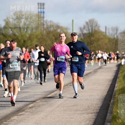 12.04.2026 - 45. Internationalen Wilhelmsburger Insellauf Dr. Thomas Lammeyer http://msf.ph/oto/9433253 12.04.2026 09:17:27 Laufen 2106, 4635, 2105 meine-sportfotos.de