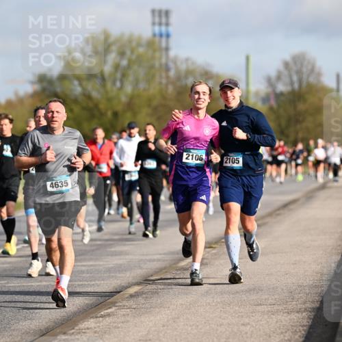 12.04.2026 - 45. Internationalen Wilhelmsburger Insellauf Dr. Thomas Lammeyer http://msf.ph/oto/9433256 12.04.2026 09:17:27 Laufen 4635, 2106, 2105 meine-sportfotos.de