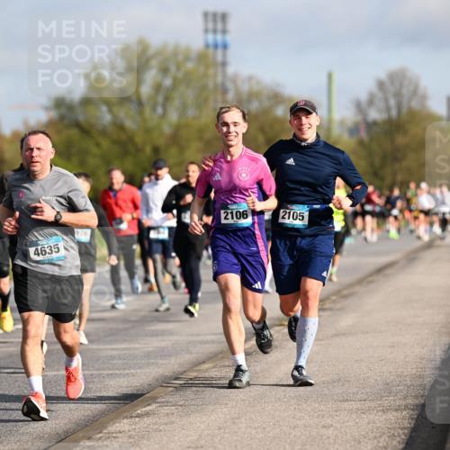 12.04.2026 - 45. Internationalen Wilhelmsburger Insellauf Dr. Thomas Lammeyer http://msf.ph/oto/9433259 12.04.2026 09:17:28 Laufen 4635, 976, 2106, 2105 meine-sportfotos.de