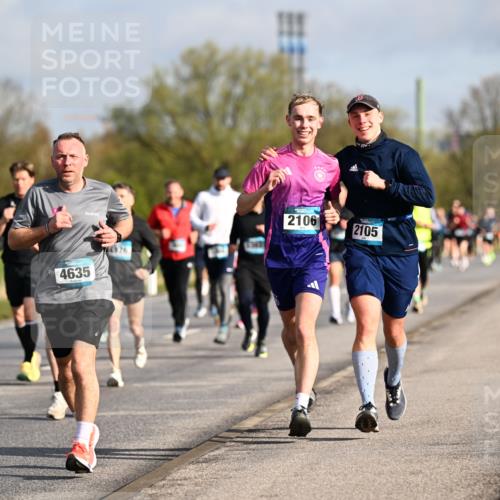 12.04.2026 - 45. Internationalen Wilhelmsburger Insellauf Dr. Thomas Lammeyer http://msf.ph/oto/9433261 12.04.2026 09:17:28 Laufen 4635, 6976, 2106, 2105 meine-sportfotos.de
