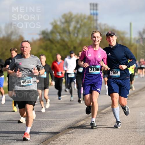 12.04.2026 - 45. Internationalen Wilhelmsburger Insellauf Dr. Thomas Lammeyer http://msf.ph/oto/9433262 12.04.2026 09:17:28 Laufen 2106, 2105, 4635 meine-sportfotos.de