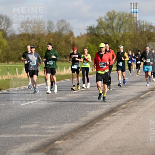 12.04.2026 - 45. Internationalen Wilhelmsburger Insellauf Dr. Thomas Lammeyer http://msf.ph/oto/9433424 12.04.2026 09:18:13 Laufen 5441, 5688, 3892, 3256, 3098, 104, 5643, 2102, 2656 meine-sportfotos.de