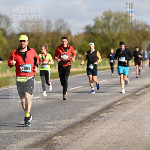12.04.2026 - 45. Internationalen Wilhelmsburger Insellauf Dr. Thomas Lammeyer http://msf.ph/oto/9433443 12.04.2026 09:18:16 Laufen 3892, 3098, 2054 meine-sportfotos.de
