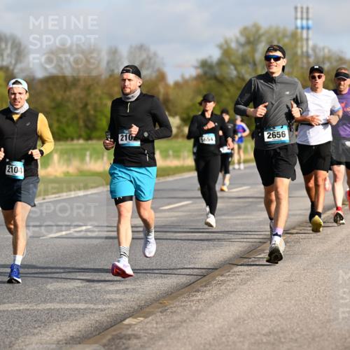12.04.2026 - 45. Internationalen Wilhelmsburger Insellauf Dr. Thomas Lammeyer http://msf.ph/oto/9433468 12.04.2026 09:18:20 Laufen 2104, 210, 5654, 2656 meine-sportfotos.de