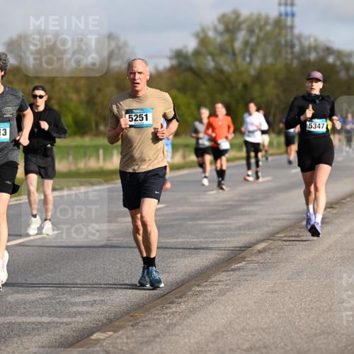 12.04.2026 - 45. Internationalen Wilhelmsburger Insellauf Dr. Thomas Lammeyer http://msf.ph/oto/9433662 12.04.2026 09:18:53 Laufen 5251, 5347, 3563, 013 meine-sportfotos.de