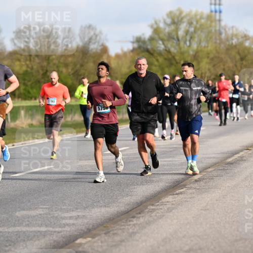 12.04.2026 - 45. Internationalen Wilhelmsburger Insellauf Dr. Thomas Lammeyer http://msf.ph/oto/9433749 12.04.2026 09:19:07 Laufen 5407, 5749, 2190, 5750, 2026 meine-sportfotos.de
