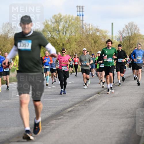 12.04.2026 - 45. Internationalen Wilhelmsburger Insellauf Dr. Thomas Lammeyer http://msf.ph/oto/9433902 12.04.2026 09:19:34 Laufen 5325, 4185, 3357, 3855, 3978, 5598, 4943, 3680, 4181, 2206, 2179, 16 meine-sportfotos.de
