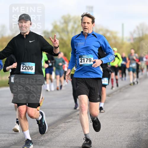 12.04.2026 - 45. Internationalen Wilhelmsburger Insellauf Dr. Thomas Lammeyer http://msf.ph/oto/9433953 12.04.2026 09:19:43 Laufen 978, 2206, 2179 meine-sportfotos.de