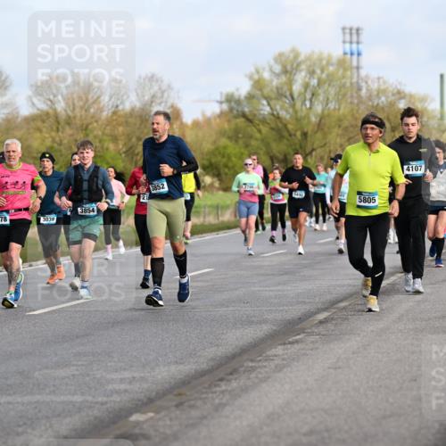 12.04.2026 - 45. Internationalen Wilhelmsburger Insellauf Dr. Thomas Lammeyer http://msf.ph/oto/9434066 12.04.2026 09:20:03 Laufen 3852, 2795, 21, 5490, 01, 3, 3631, 5805, 43854, 5578, 3039, 4107, 67 meine-sportfotos.de