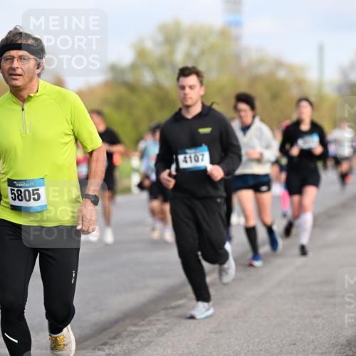 12.04.2026 - 45. Internationalen Wilhelmsburger Insellauf Dr. Thomas Lammeyer http://msf.ph/oto/9434083 12.04.2026 09:20:06 Laufen 5805, 4107 meine-sportfotos.de