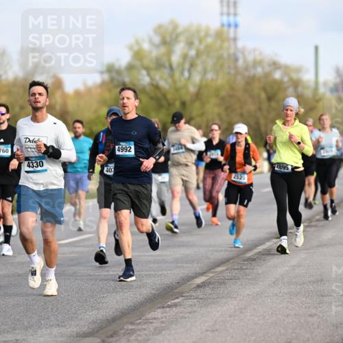 12.04.2026 - 45. Internationalen Wilhelmsburger Insellauf Dr. Thomas Lammeyer http://msf.ph/oto/9434161 12.04.2026 09:20:21 Laufen 3760, 4331, 4689, 4330, 403, 4992, 3464, 2529, 2895 meine-sportfotos.de