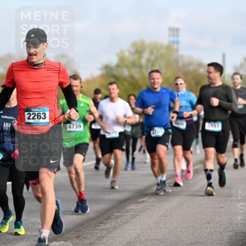 12.04.2026 - 45. Internationalen Wilhelmsburger Insellauf Dr. Thomas Lammeyer http://msf.ph/oto/9434233 12.04.2026 09:20:33 Laufen 2263, 4739, 5557 meine-sportfotos.de