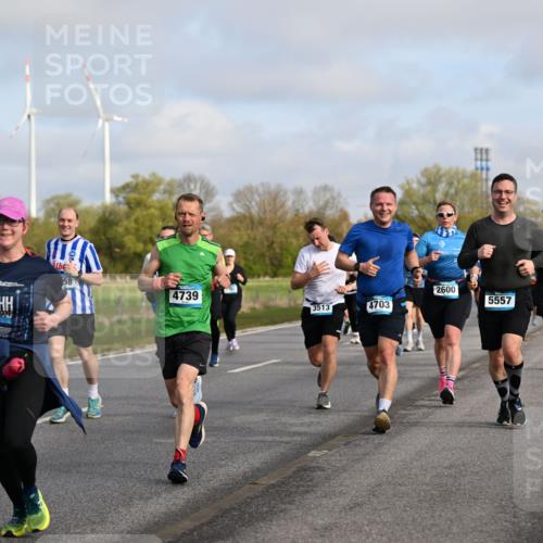 12.04.2026 - 45. Internationalen Wilhelmsburger Insellauf Dr. Thomas Lammeyer http://msf.ph/oto/9434244 12.04.2026 09:20:35 Laufen 58, 2600, 4739, 3513, 4703, 5557, 602 meine-sportfotos.de