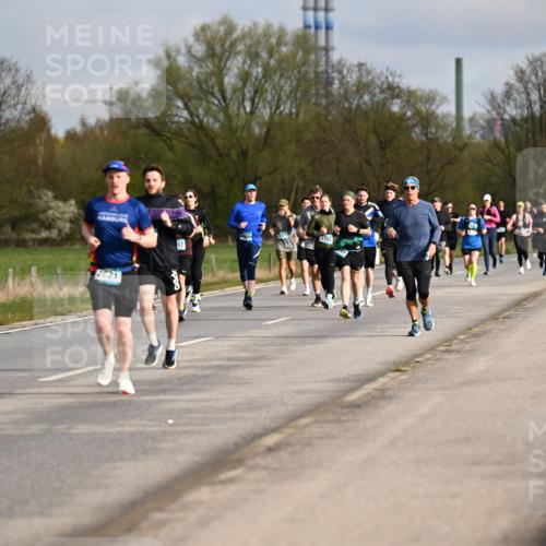 12.04.2026 - 45. Internationalen Wilhelmsburger Insellauf Dr. Thomas Lammeyer http://msf.ph/oto/9434758 12.04.2026 09:22:15 Laufen 2821, 3725 meine-sportfotos.de