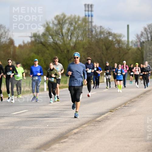 12.04.2026 - 45. Internationalen Wilhelmsburger Insellauf Dr. Thomas Lammeyer http://msf.ph/oto/9434776 12.04.2026 09:22:20 Laufen 2417, 3754, 3753, 3725 meine-sportfotos.de