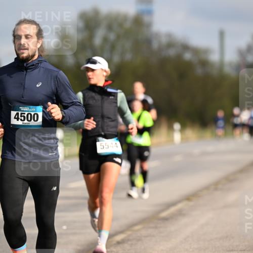 12.04.2026 - 45. Internationalen Wilhelmsburger Insellauf Dr. Thomas Lammeyer http://msf.ph/oto/9434988 12.04.2026 09:23:02 Laufen 3825, 4500, 5544 meine-sportfotos.de