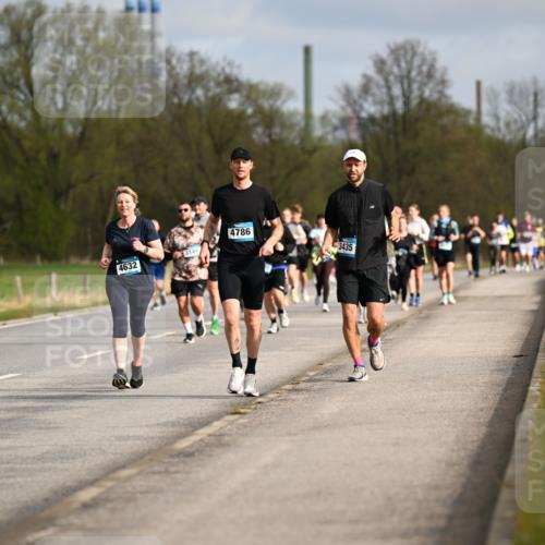 12.04.2026 - 45. Internationalen Wilhelmsburger Insellauf Dr. Thomas Lammeyer http://msf.ph/oto/9435034 12.04.2026 09:23:16 Laufen 4632, 3149, 4786, 3435, 16 meine-sportfotos.de