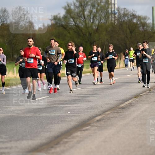 12.04.2026 - 45. Internationalen Wilhelmsburger Insellauf Dr. Thomas Lammeyer http://msf.ph/oto/9435208 12.04.2026 09:23:47 Laufen 30, 350, 2441, 4464, 2818, 187, 3059, 3997, 4596, 2215, 5352, 5319 meine-sportfotos.de