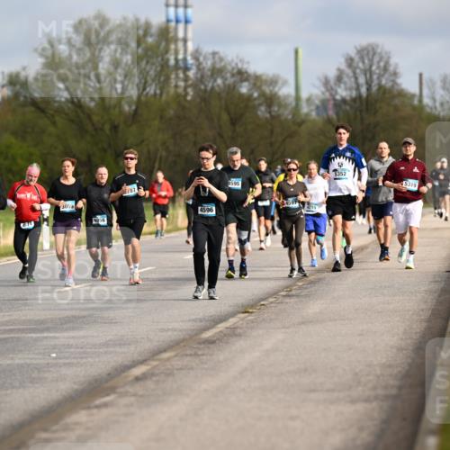 12.04.2026 - 45. Internationalen Wilhelmsburger Insellauf Dr. Thomas Lammeyer http://msf.ph/oto/9435221 12.04.2026 09:23:50 Laufen 2818, 5748, 3997, 4971, 3059, 4956, 87, 4596, 4595, 4597, 4215, 5352, 5319 meine-sportfotos.de