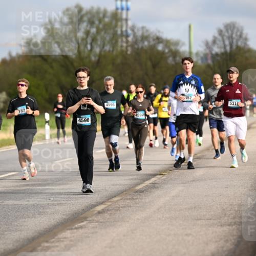 12.04.2026 - 45. Internationalen Wilhelmsburger Insellauf Dr. Thomas Lammeyer http://msf.ph/oto/9435247 12.04.2026 09:23:54 Laufen 3059, 4956, 187, 4596, 4595, 4597, 352, 5315 meine-sportfotos.de