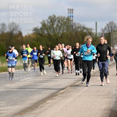 12.04.2026 - 45. Internationalen Wilhelmsburger Insellauf Dr. Thomas Lammeyer http://msf.ph/oto/9435649 12.04.2026 09:25:16 Laufen 3740, 2225, 5703 meine-sportfotos.de