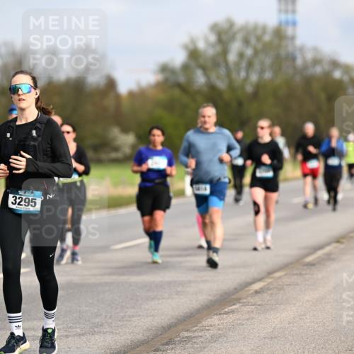 12.04.2026 - 45. Internationalen Wilhelmsburger Insellauf Dr. Thomas Lammeyer http://msf.ph/oto/9436088 12.04.2026 09:26:39 Laufen 3295 meine-sportfotos.de