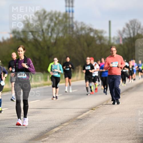 12.04.2026 - 45. Internationalen Wilhelmsburger Insellauf Dr. Thomas Lammeyer http://msf.ph/oto/9436220 12.04.2026 09:27:05 Laufen 3913, 2230 meine-sportfotos.de