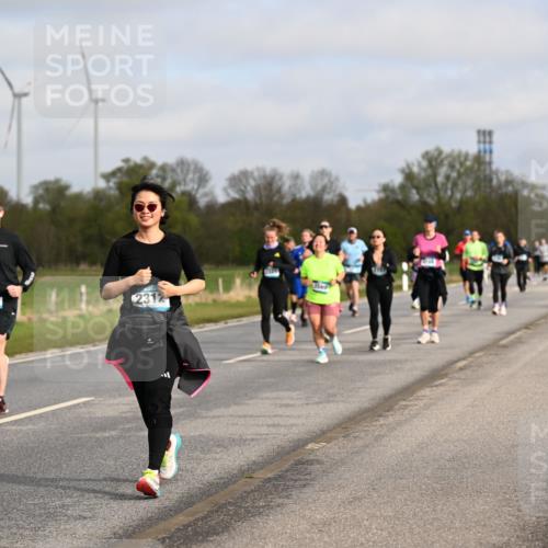 12.04.2026 - 45. Internationalen Wilhelmsburger Insellauf Dr. Thomas Lammeyer http://msf.ph/oto/9436365 12.04.2026 09:27:29 Laufen 2725, 2312, 3569 meine-sportfotos.de