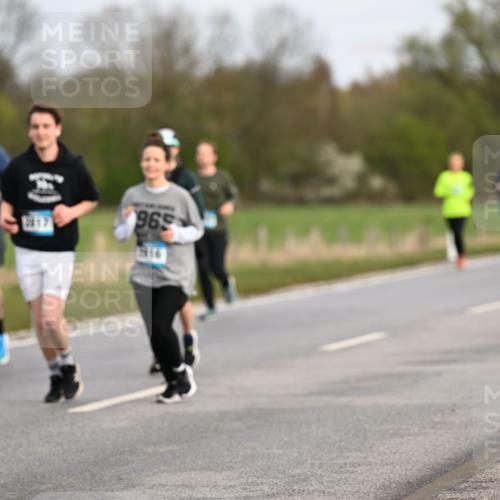 12.04.2026 - 45. Internationalen Wilhelmsburger Insellauf Dr. Thomas Lammeyer http://msf.ph/oto/9436774 12.04.2026 09:28:42 Laufen 2526, 2017, 965, 2816 meine-sportfotos.de